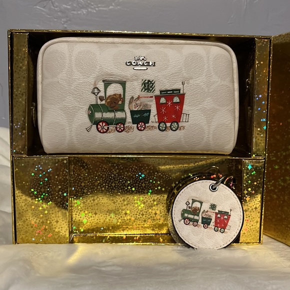 Coach Toy Train Cosmetic Bag with mirror. White - Picture 3 of 4